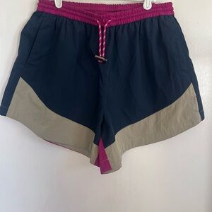 Lululemon Evergreen athletic Shorts size 6